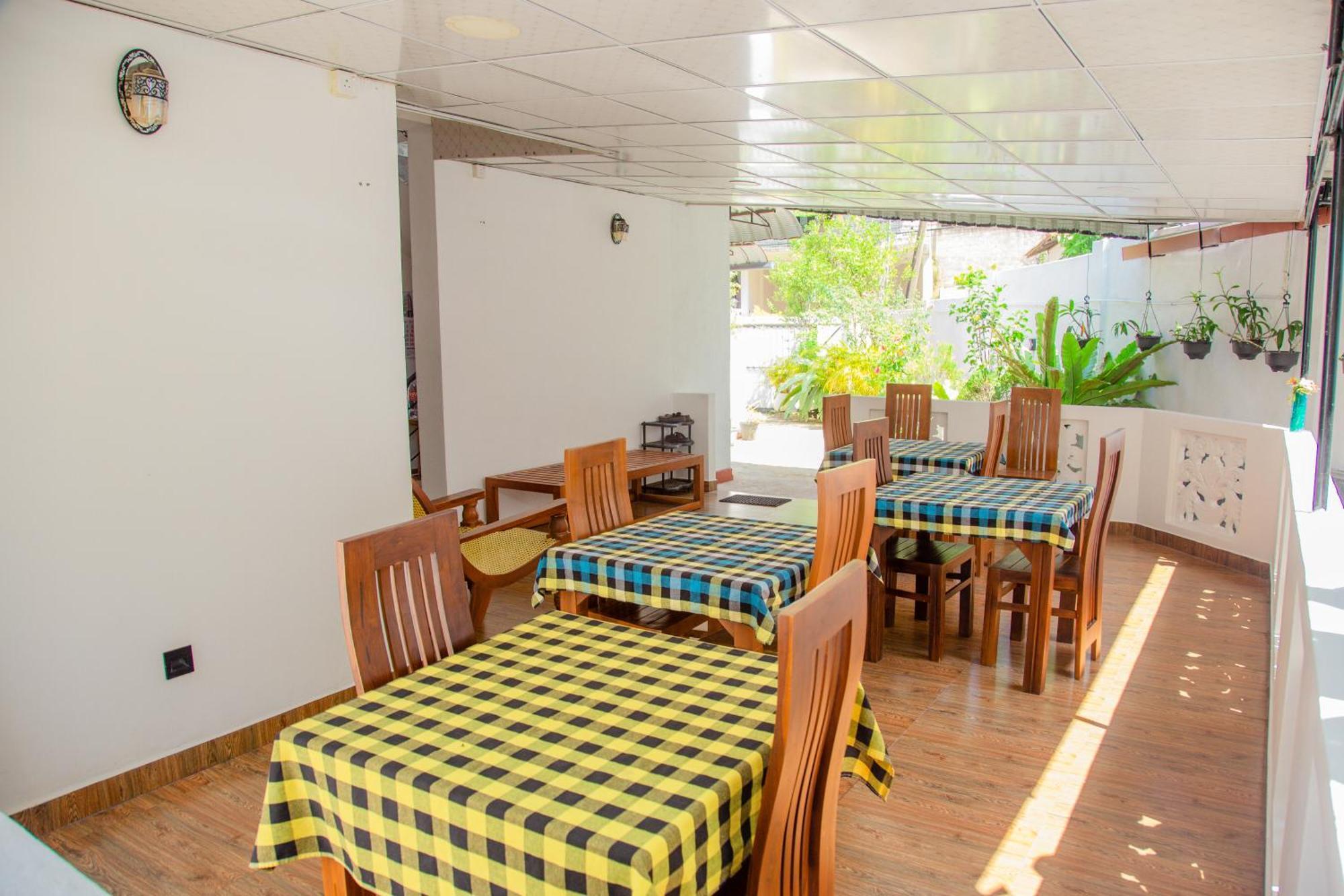 Hispaniola Inn Mirissa Dış mekan fotoğraf